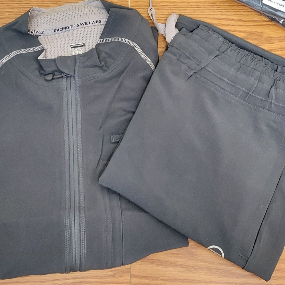 Essential Threads Mens Vest And Jogger Scrub Set